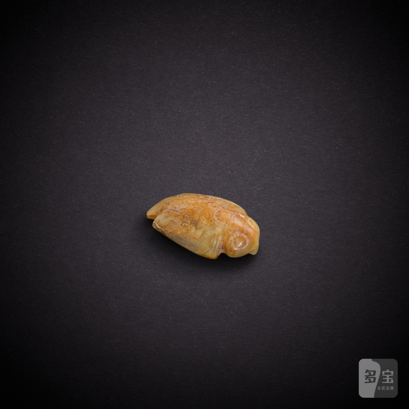 A pale celadon jade 'bird' pendant, Western Zhou dynasty | 西周 青白玉鳥 - 图4